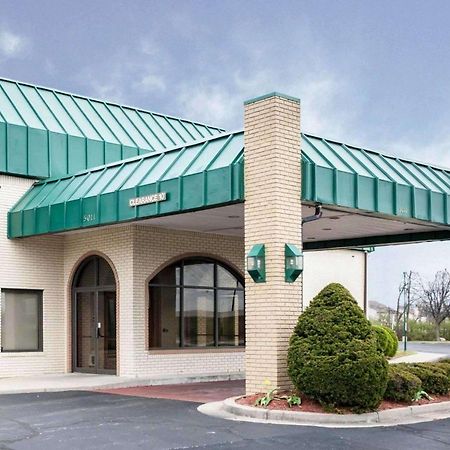 Quality Inn And Suites Indianapolis Bagian luar foto
