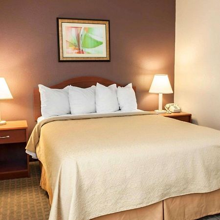 Quality Inn And Suites Indianapolis Bagian luar foto
