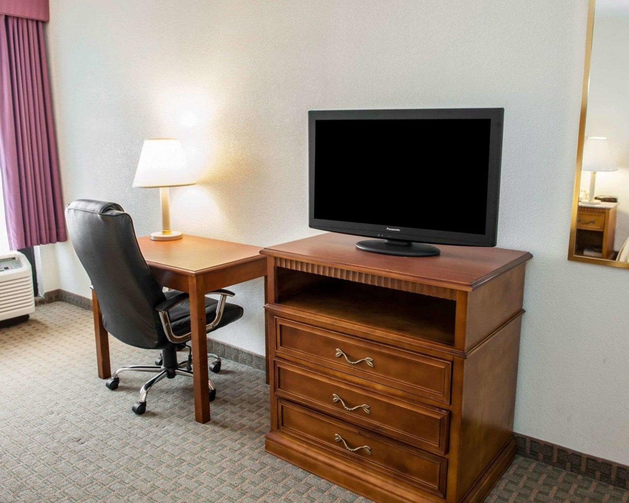 Quality Inn And Suites Indianapolis Bagian luar foto