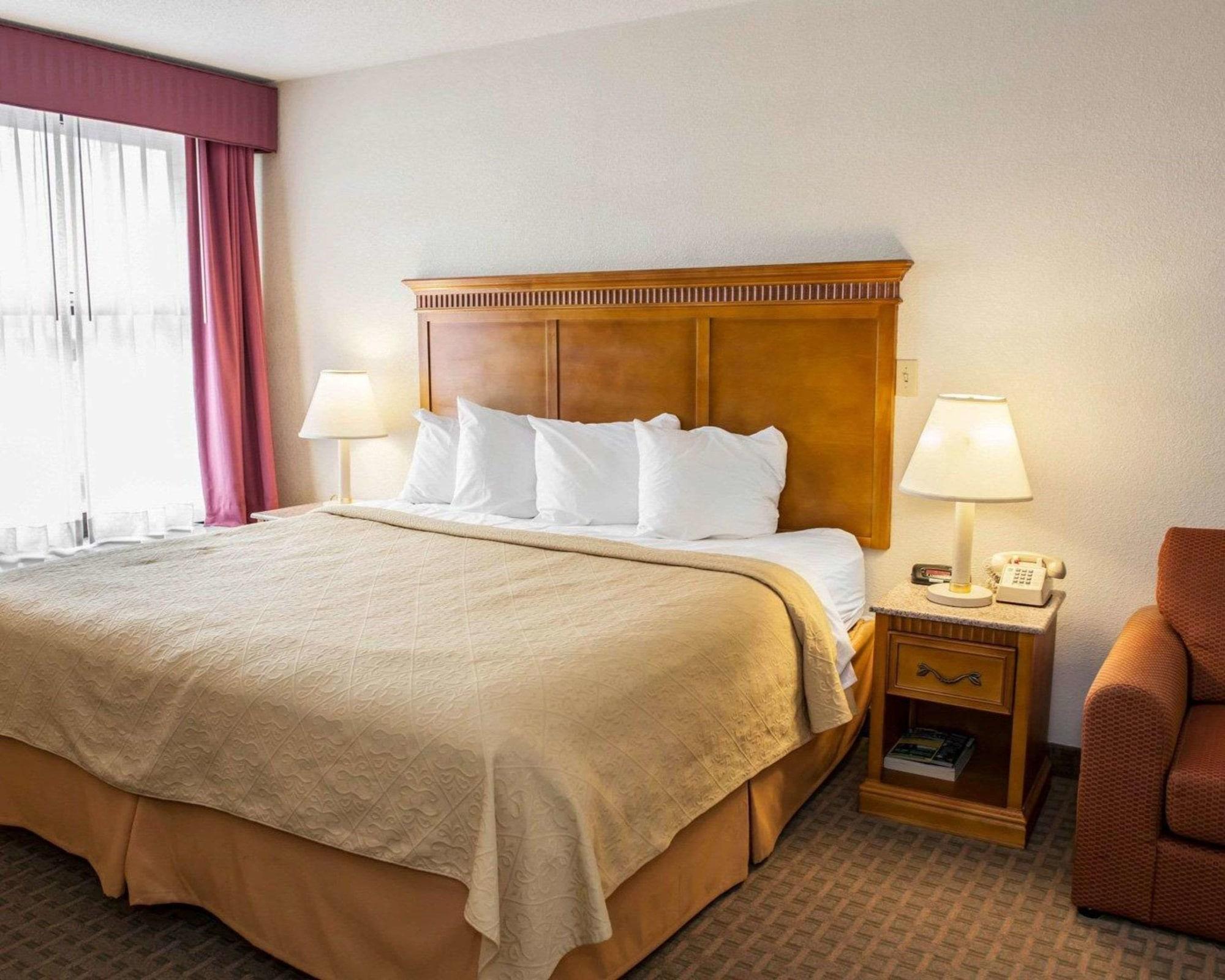 Quality Inn And Suites Indianapolis Bagian luar foto