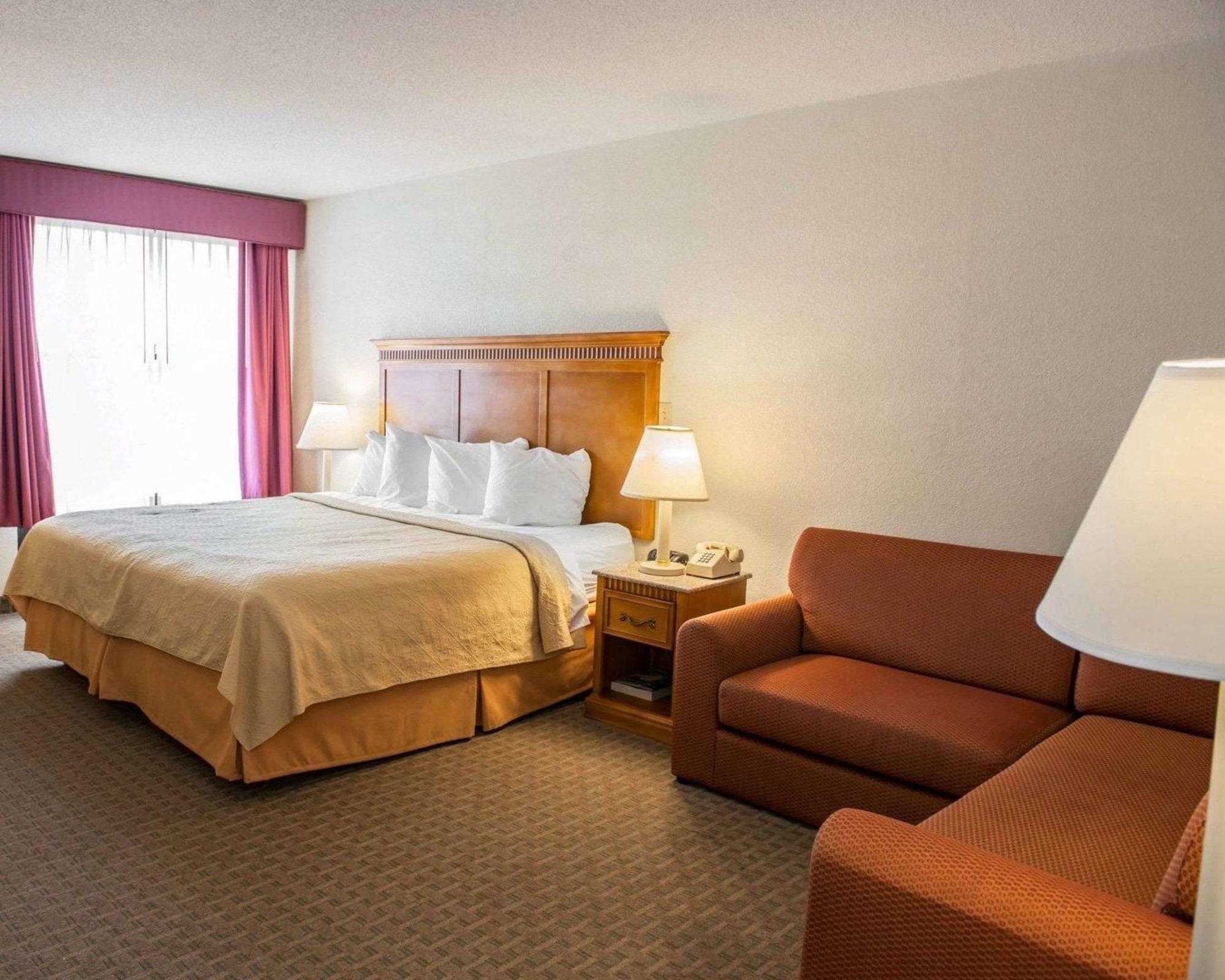 Quality Inn And Suites Indianapolis Bagian luar foto