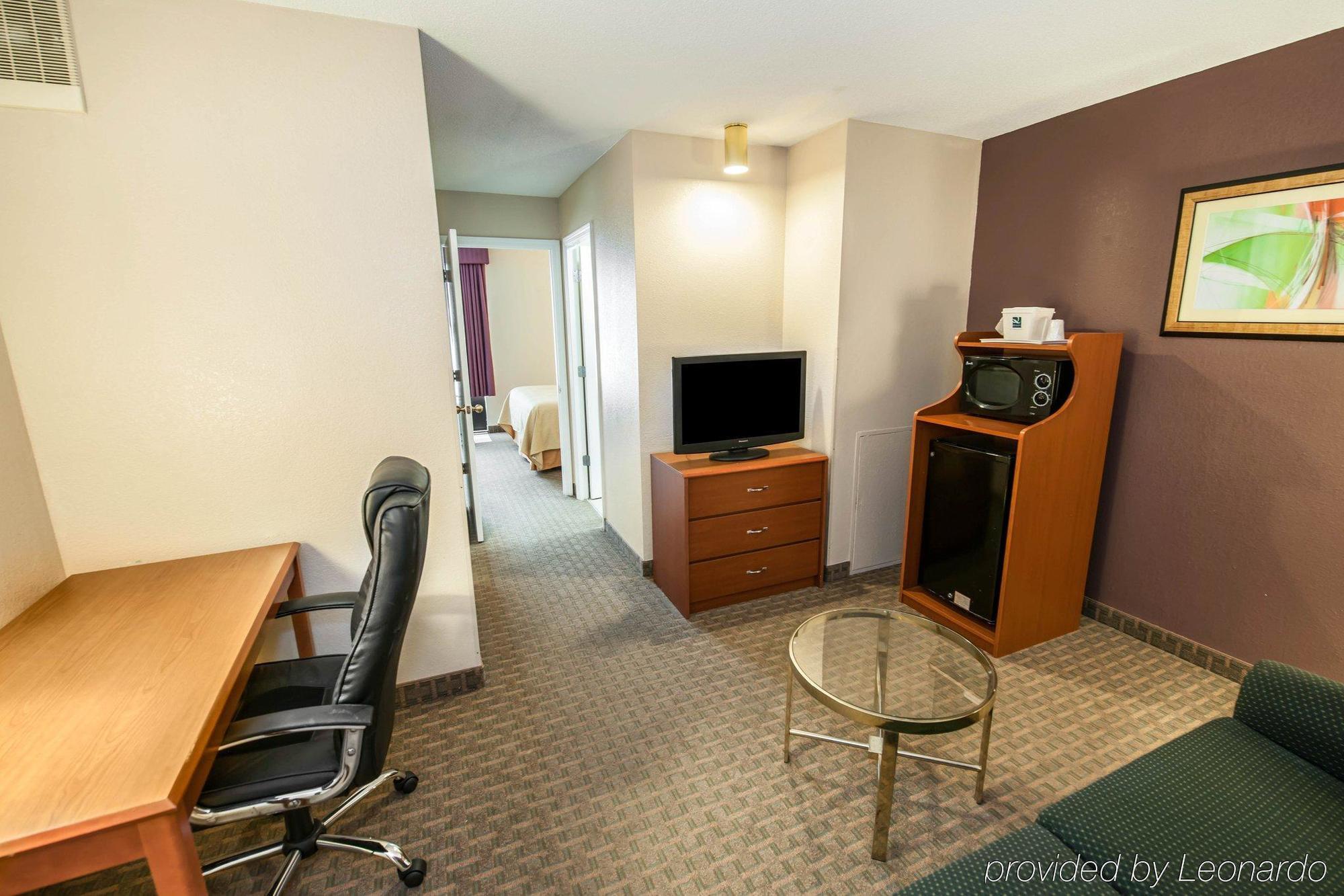 Quality Inn And Suites Indianapolis Bagian luar foto