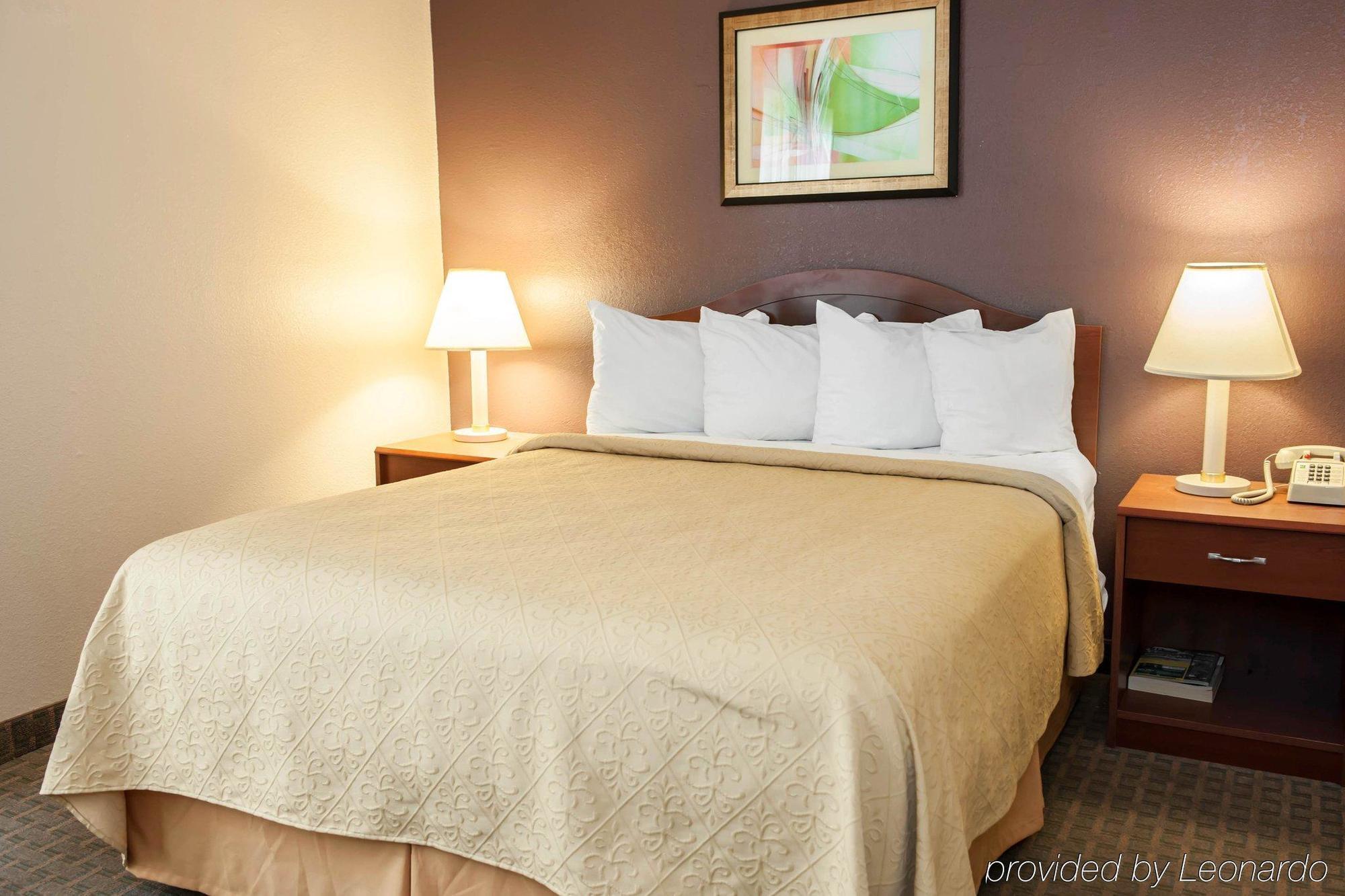 Quality Inn And Suites Indianapolis Bagian luar foto