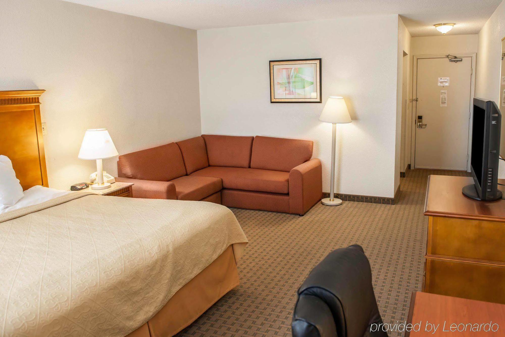 Quality Inn And Suites Indianapolis Bagian luar foto