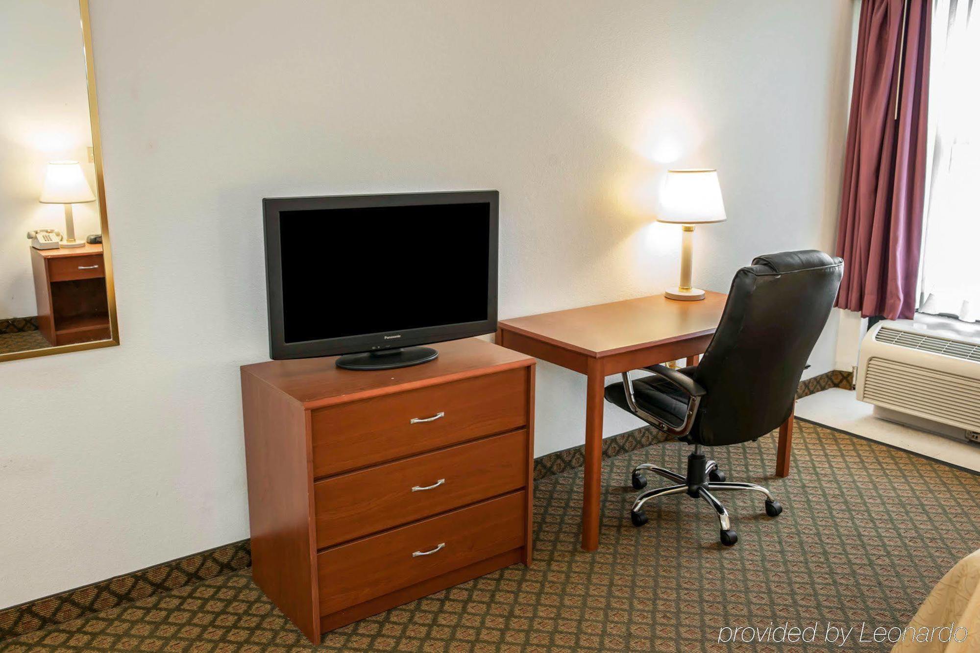 Quality Inn And Suites Indianapolis Bagian luar foto
