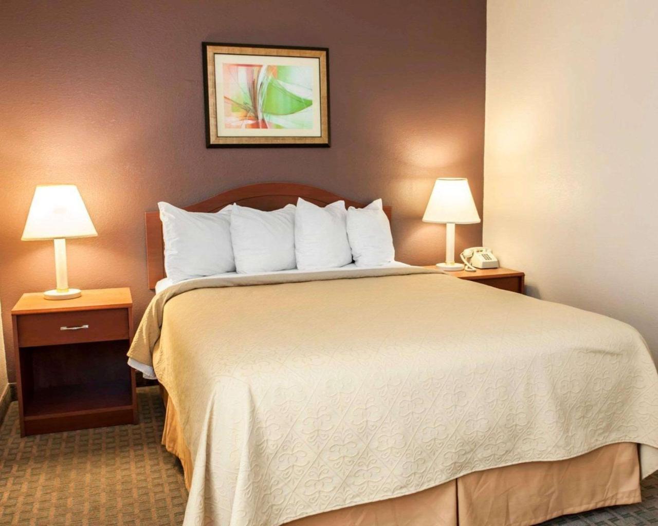 Quality Inn And Suites Indianapolis Bagian luar foto