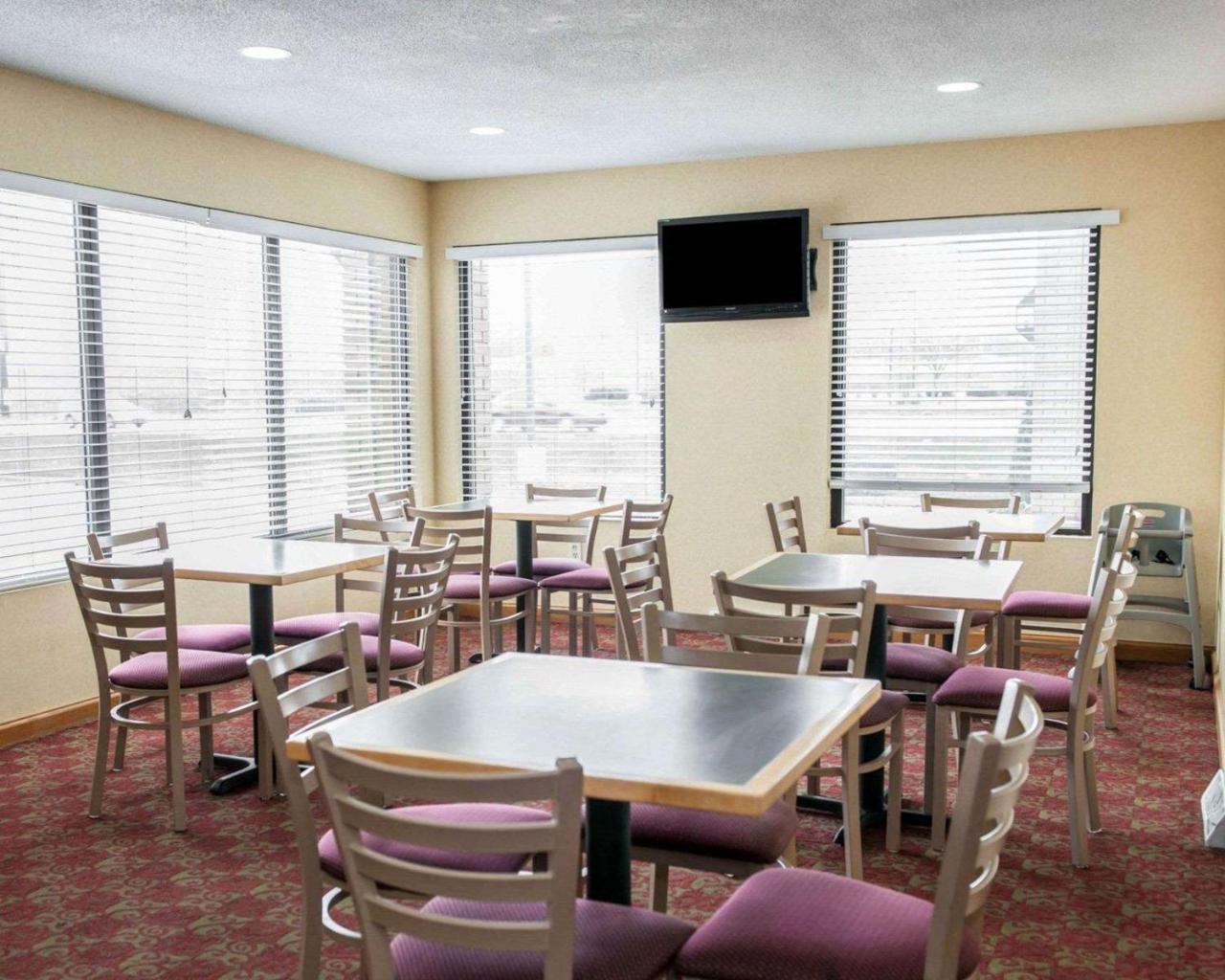 Quality Inn And Suites Indianapolis Bagian luar foto