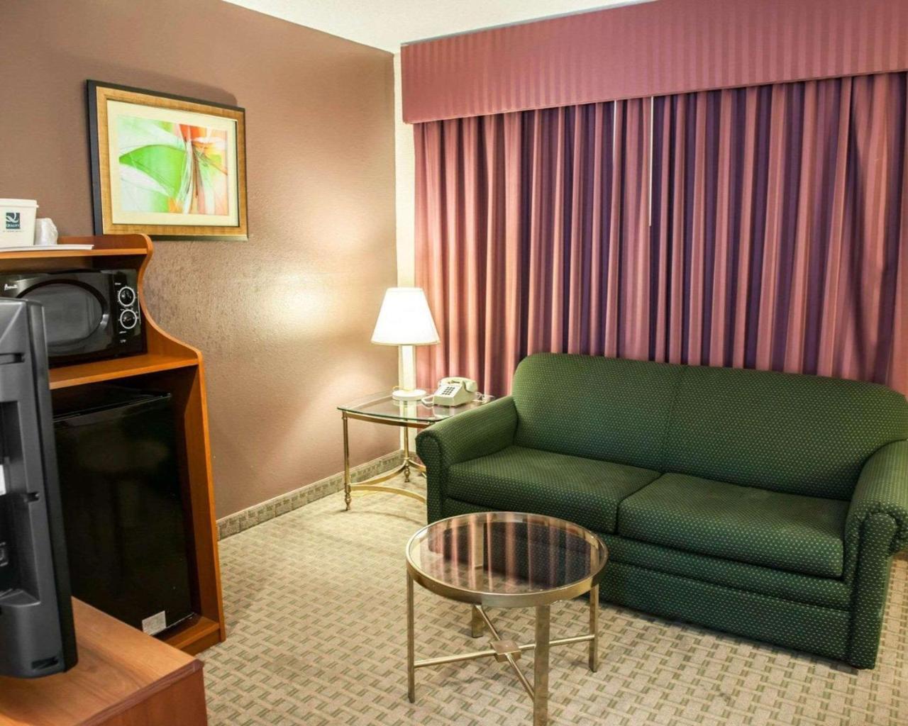 Quality Inn And Suites Indianapolis Bagian luar foto