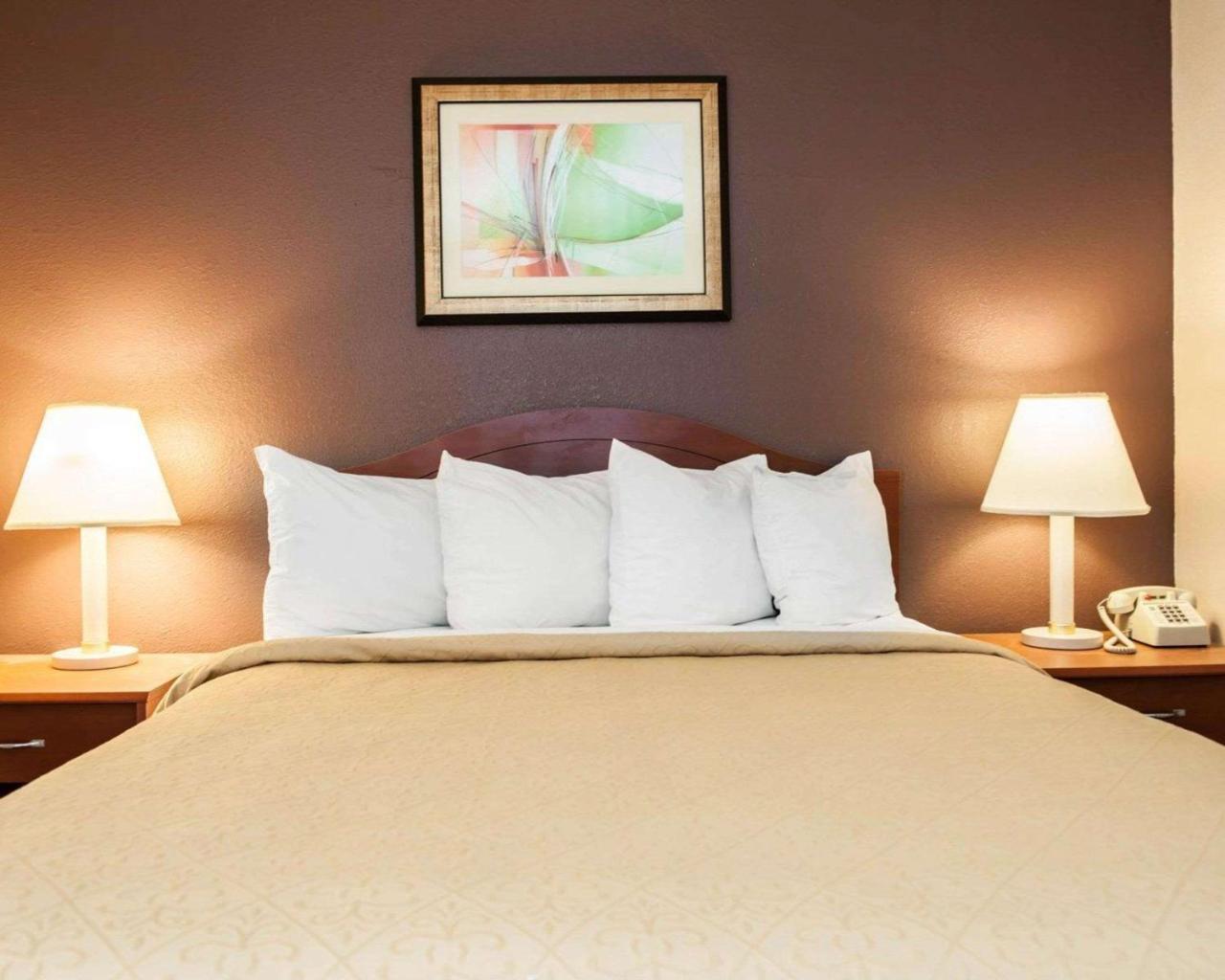 Quality Inn And Suites Indianapolis Bagian luar foto