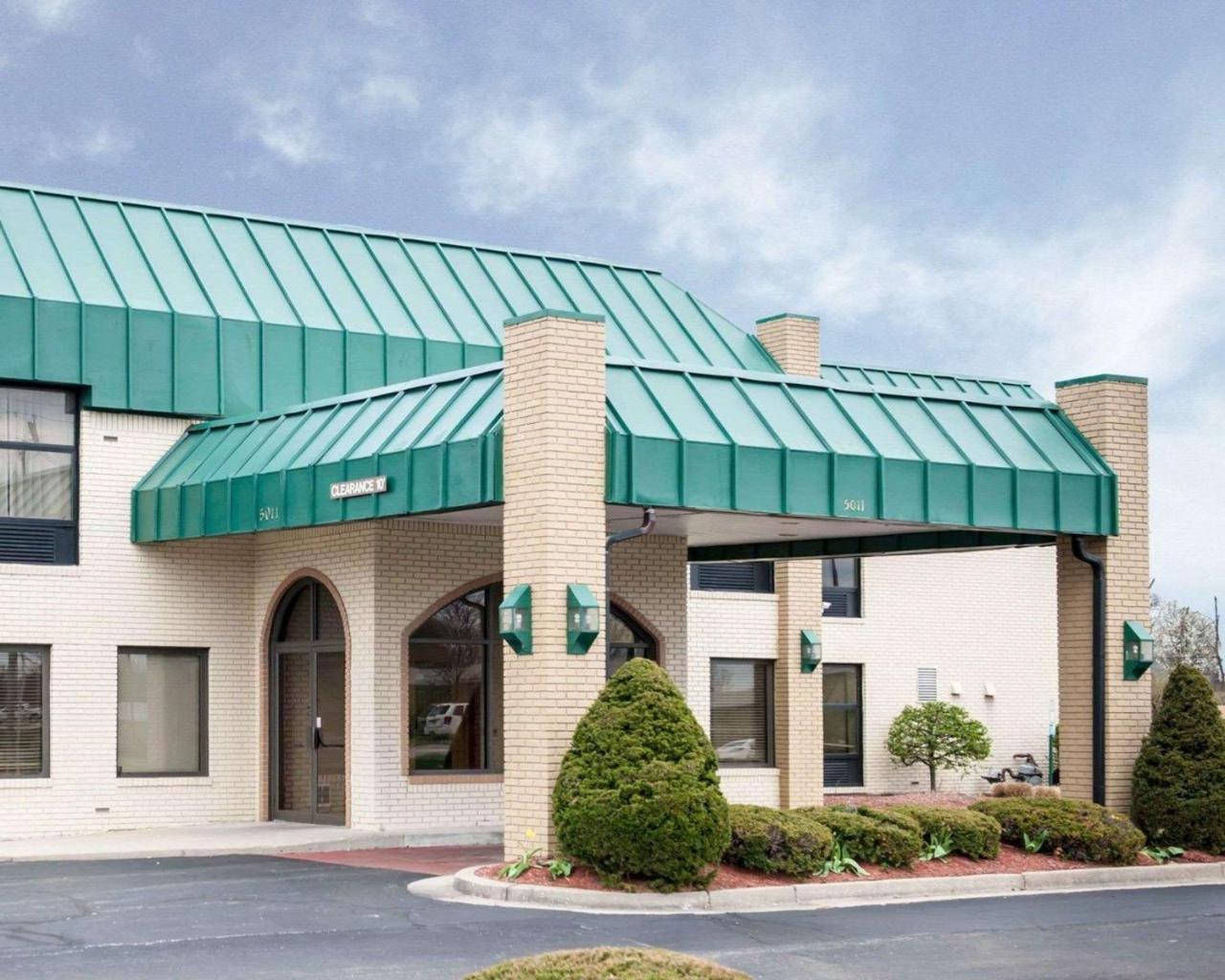 Quality Inn And Suites Indianapolis Bagian luar foto