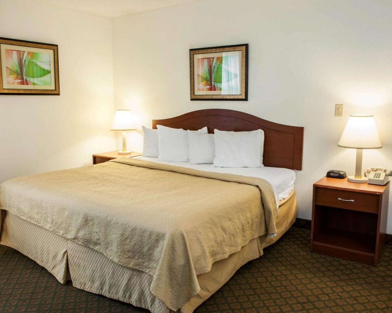 Quality Inn And Suites Indianapolis Bagian luar foto