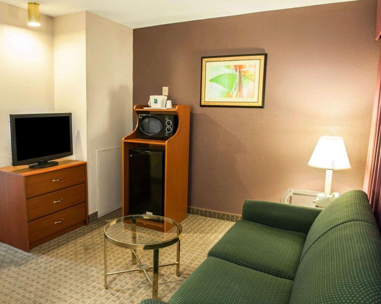 Quality Inn And Suites Indianapolis Bagian luar foto