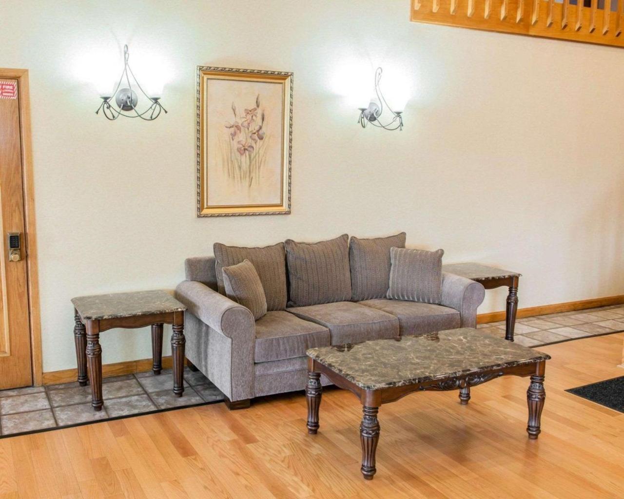 Quality Inn And Suites Indianapolis Bagian luar foto